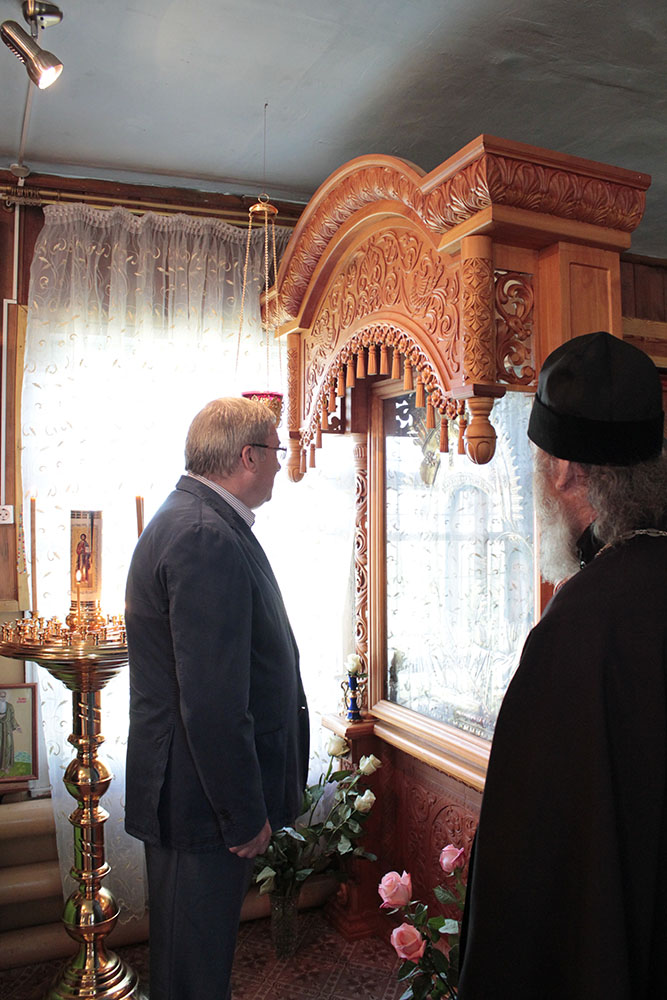 Виктор Толоконский посетил Свято-Троицкий храм в селе Казачинское